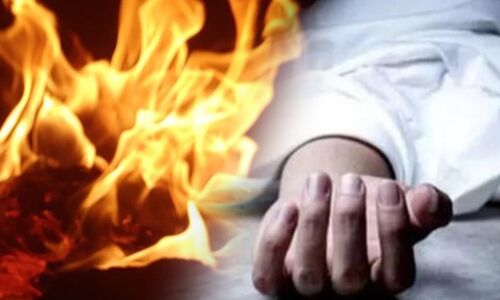 आदर्श नगर मेट्रो स्टाफ क्वार्टर में भीषण आग, एक ही परिवार के तीन लोगों की दर्दनाक मौत आदर्श नगर मेट्रो स्टाफ क्वार्टर में भीषण आग, एक ही परिवार के तीन लोगों की दर्दनाक मौत