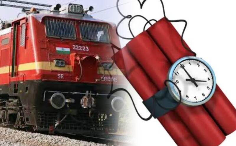 मऊ रेलवे स्टेशन पर बम की सूचना से हड़कंप, गोरखपुर–मुंबई जाने वाली ट्रेन खाली कराई गई