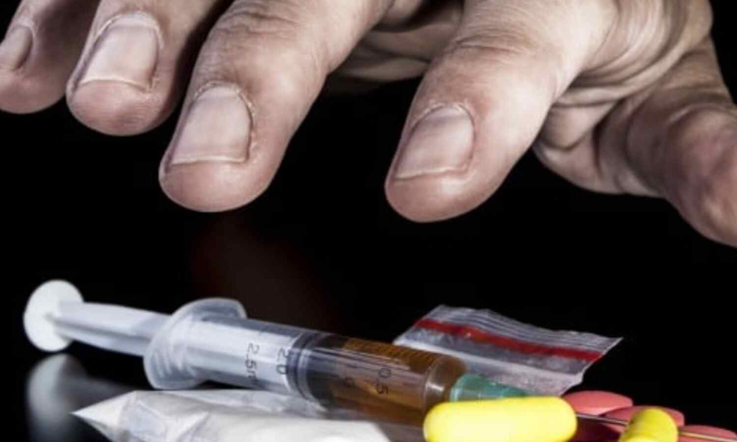 शाहजहांपुर में मौलाना तौकीर रजा के बेटे की कार दुर्घटनाग्रस्त, वाहन से संदिग्ध बैग में ड्रग्स और सिरिंज बरामद