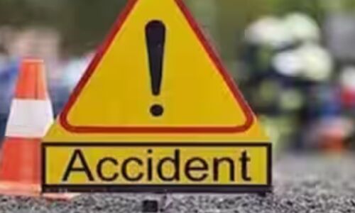 इंदौर में दर्दनाक सड़क हादसा: जन्मदिन पार्टी से लौट रहे कांग्रेस प्रवक्ता के बेटे समेत 3 की मौत, पूर्व गृह मंत्री की बेटी भी शामिल इंदौर में दर्दनाक सड़क हादसा: जन्मदिन पार्टी से लौट रहे कांग्रेस प्रवक्ता के बेटे समेत 3 की मौत, पूर्व गृह मंत्री की बेटी भी शामिल