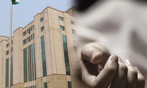 दिल्ली: साकेत कोर्ट परिसर में कर्मचारी ने लगाई छलांग, सुसाइड नोट बरामद, जांच में जुटी पुलिस दिल्ली: साकेत कोर्ट परिसर में कर्मचारी ने लगाई छलांग, सुसाइड नोट बरामद, जांच में जुटी पुलिस