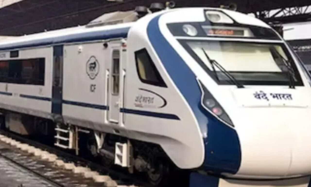 देवबंद में वंदे भारत एक्सप्रेस पर पथराव, शीशा टूटा; यात्रियों में मची अफरातफरी