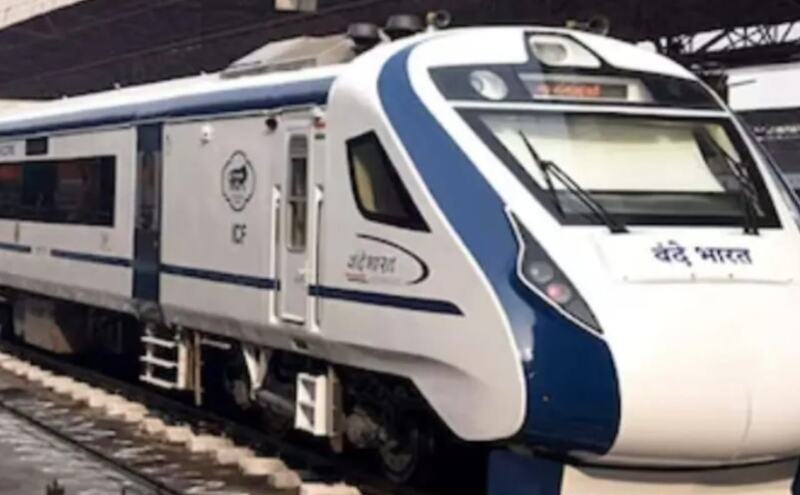 देवबंद में वंदे भारत एक्सप्रेस पर पथराव, शीशा टूटा; यात्रियों में मची अफरातफरी