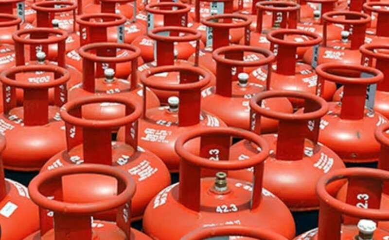 दिल्ली सरकार का बड़ा फैसला: होली और दीपावली पर महिलाओं को मिलेगा मुफ्त गैस सिलेंडर, कैबिनेट से प्रस्ताव पास