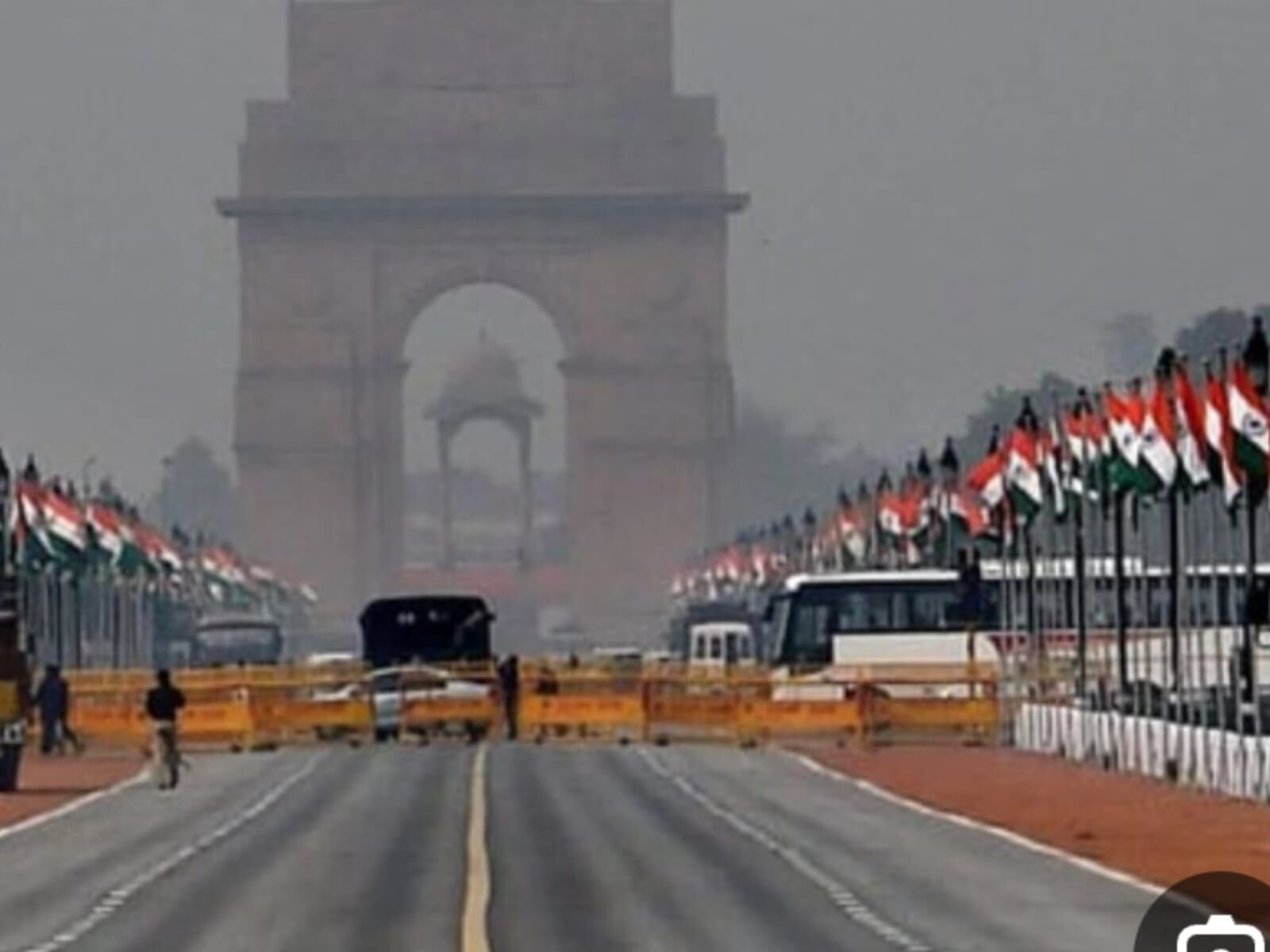 गणतंत्र दिवस से पहले दिल्ली अभेद्य किले में तब्दील, 30 हजार से ज्यादा पुलिसकर्मी और AI स्मार्ट चश्मों से होगी निगरानी गणतंत्र दिवस से पहले दिल्ली अभेद्य किले में तब्दील, 30 हजार से ज्यादा पुलिसकर्मी और AI स्मार्ट चश्मों से होगी निगरानी