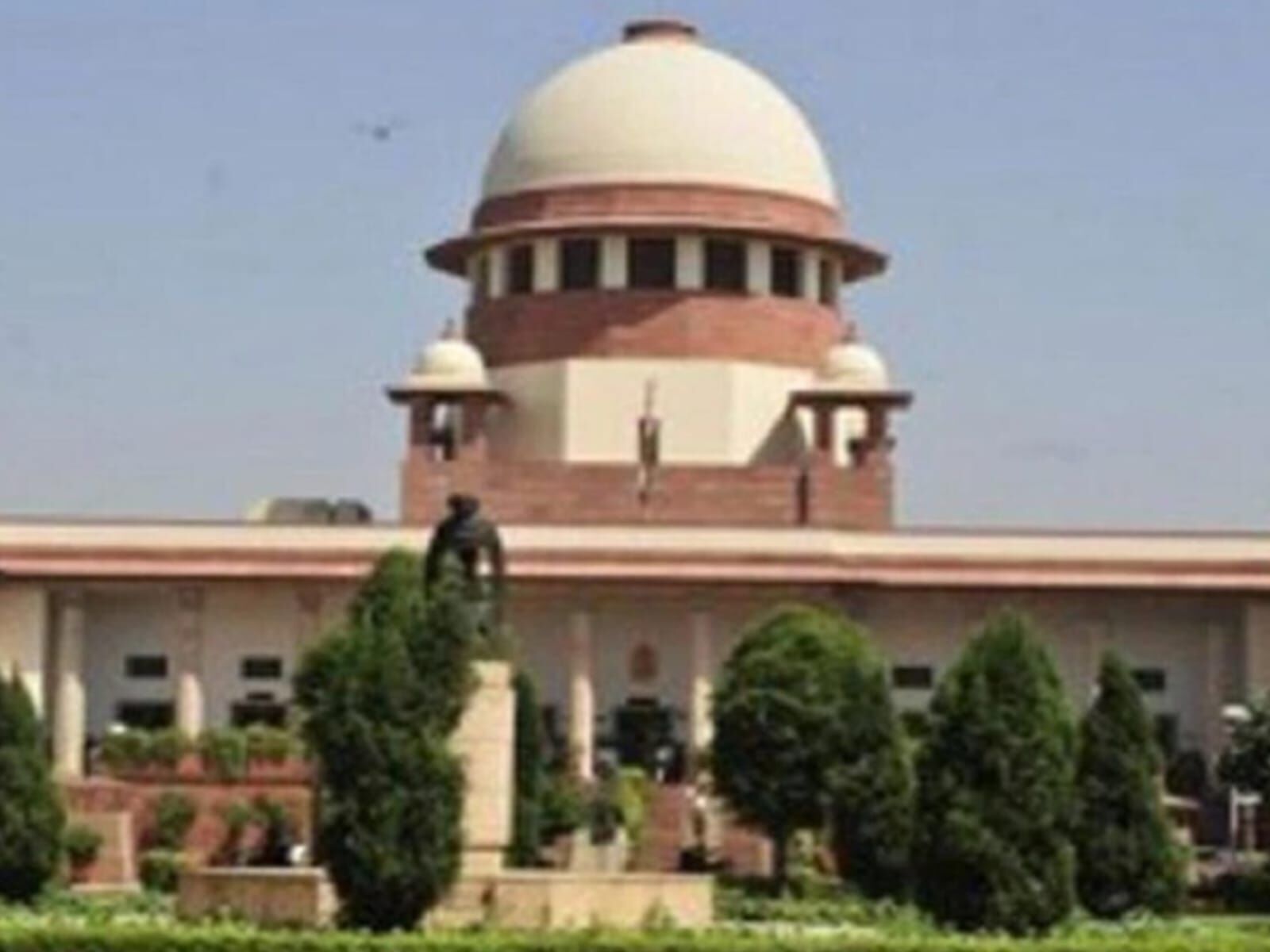 महाकाल मंदिर VIP दर्शन मामला: सुप्रीम कोर्ट ने भेदभाव वाली याचिका की खारिज, व्यवस्था में दखल से किया इनकार महाकाल मंदिर VIP दर्शन मामला: सुप्रीम कोर्ट ने भेदभाव वाली याचिका की खारिज, व्यवस्था में दखल से किया इनकार