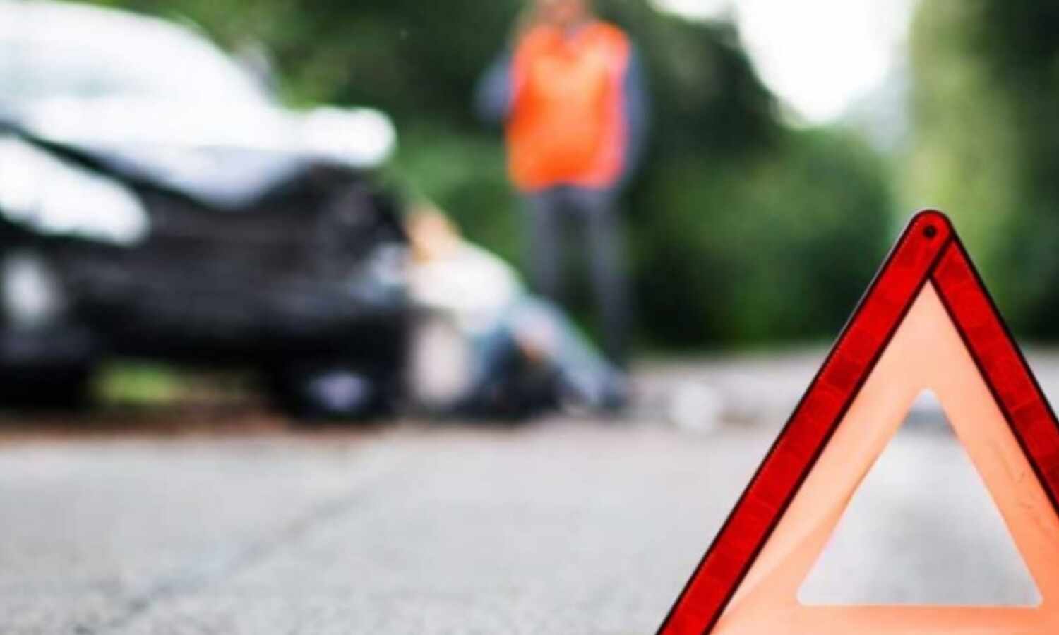 ललितपुर में विधायक लिखी तेज रफ्तार फॉर्च्यूनर ने बाइक सवार युवकों को कुचला, एक की मौत, दो की हालत गंभीर