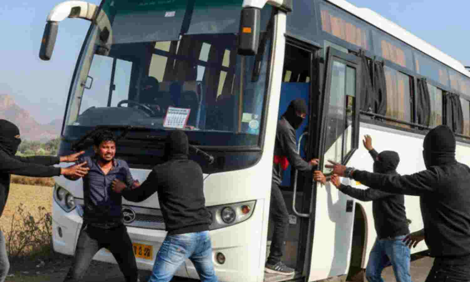 महाराष्ट्र में कांग्रेस पार्षदों को अगवा करने की कोशिश: नकाबपोशों ने बस रोकी, एक आरोपी गिरफ्तार