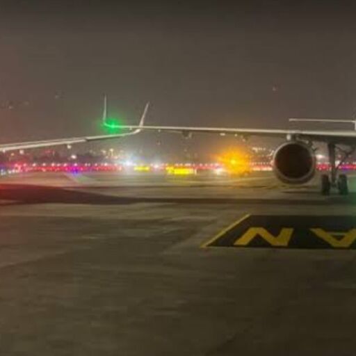 मुंबई एयरपोर्ट पर टला बड़ा विमान हादसा: एयर इंडिया और इंडिगो के विमानों के पंख टकराए, यात्रियों में मची अफरा-तफरी