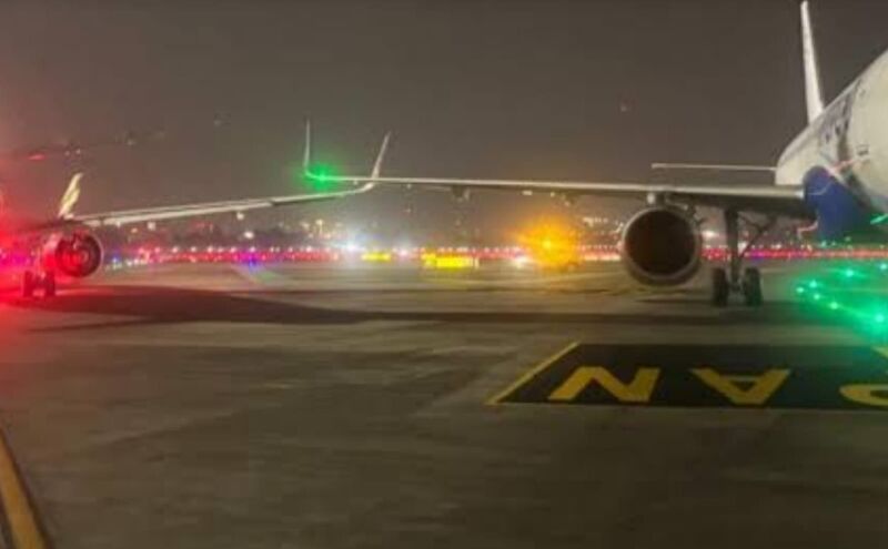 मुंबई एयरपोर्ट पर टला बड़ा विमान हादसा: एयर इंडिया और इंडिगो के विमानों के पंख टकराए, यात्रियों में मची अफरा-तफरी