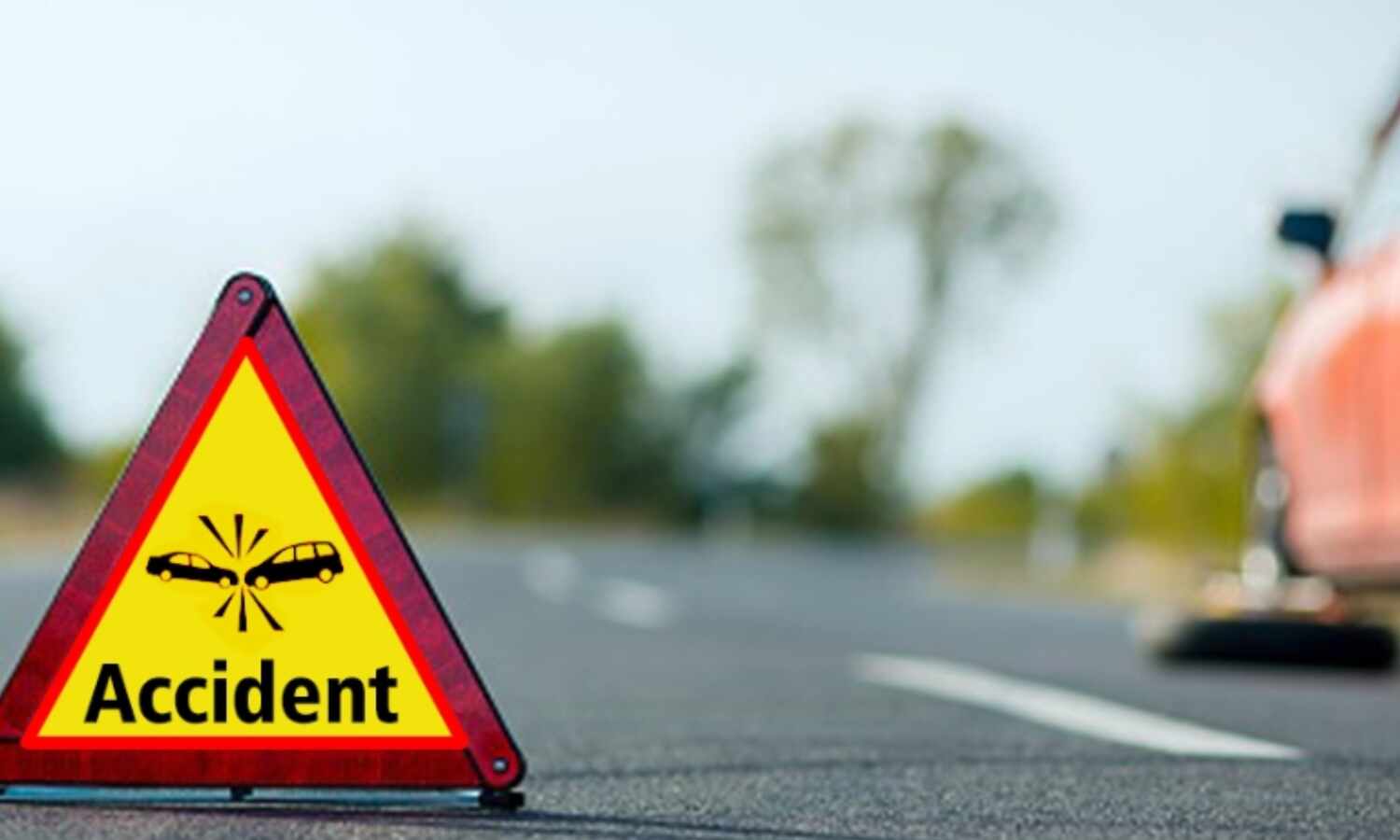 यमुना एक्सप्रेसवे पर भीषण हादसा: टॉयलेट के लिए उतरे यात्रियों को कंटेनर ने कुचला, 6 की मौत, एक गंभीर