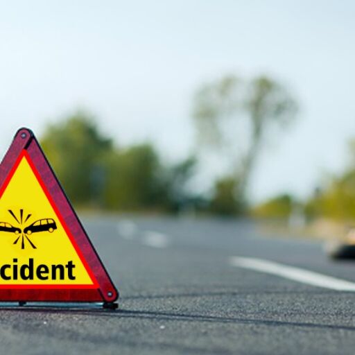 यमुना एक्सप्रेसवे पर भीषण हादसा: टॉयलेट के लिए उतरे यात्रियों को कंटेनर ने कुचला, 6 की मौत, एक गंभीर