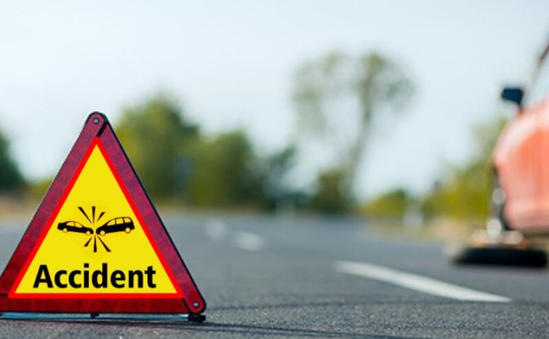 यमुना एक्सप्रेसवे पर भीषण हादसा: टॉयलेट के लिए उतरे यात्रियों को कंटेनर ने कुचला, 6 की मौत, एक गंभीर