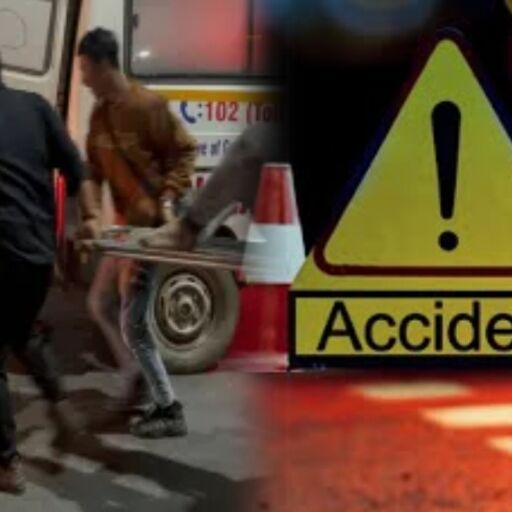 नोएडा सेक्टर-62 में भीषण सड़क हादसा, टेंपो-ट्रक टक्कर के बाद मदद को पहुंचे लोगों को दूसरे ट्रक ने रौंदा