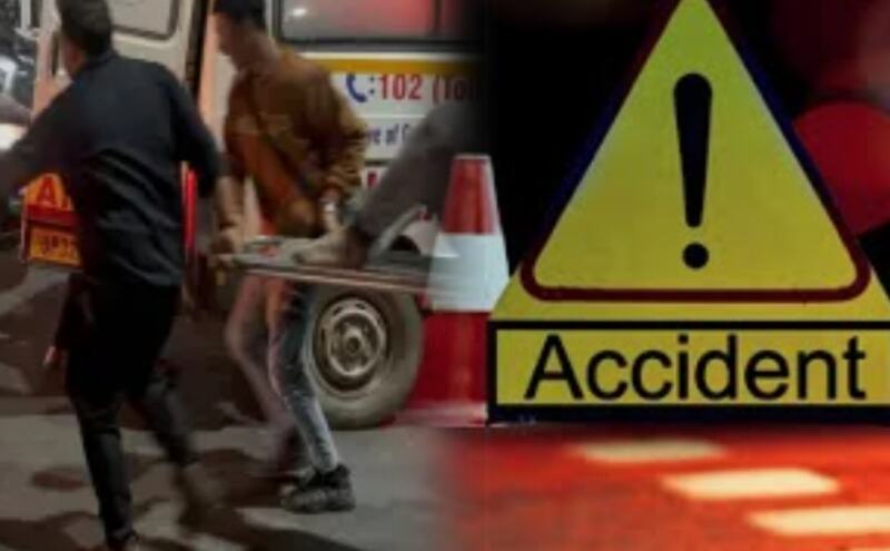 नोएडा सेक्टर-62 में भीषण सड़क हादसा, टेंपो-ट्रक टक्कर के बाद मदद को पहुंचे लोगों को दूसरे ट्रक ने रौंदा