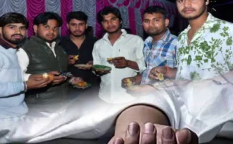 दौसा में नेशनल हाईवे-21 पर भीषण सड़क हादसा: शादी से लौट रहे छह युवकों की मौत, कार डिवाइडर से टकराकर ट्रक में घुसी