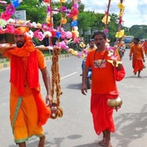 महाशिवरात्रि से पहले मुजफ्फरनगर में प्रशासन का फैसला, कांवड़ मार्ग पर मीट की दुकानें तिरपाल से ढकी गईं महाशिवरात्रि से पहले मुजफ्फरनगर में प्रशासन का फैसला, कांवड़ मार्ग पर मीट की दुकानें तिरपाल से ढकी गईं