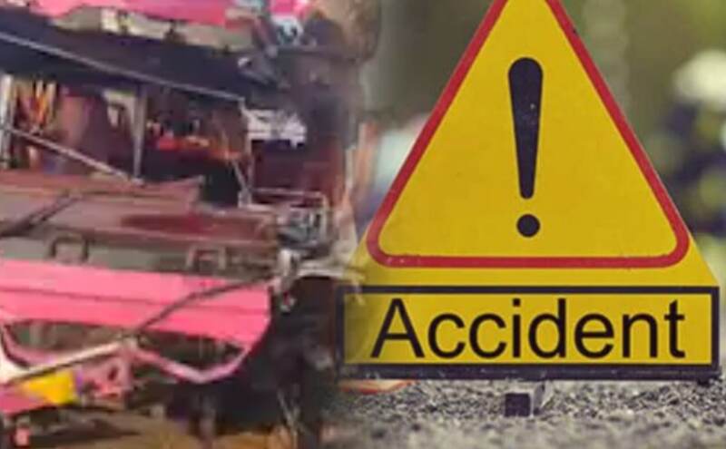 बिहार में भीषण सड़क हादसा, स्कूली बच्चों से भरी बस की ट्रक से टक्कर, दो शिक्षकों की मौत