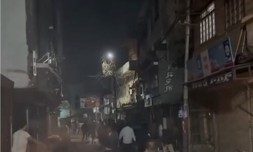 जबलपुर के सिहोरा आजाद चौक में धार्मिक स्थल पर तोड़फोड़ के बाद तनाव, पथराव से बिगड़े हालात, पुलिस तैनात