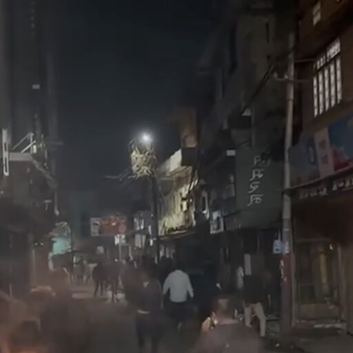 जबलपुर के सिहोरा आजाद चौक में धार्मिक स्थल पर तोड़फोड़ के बाद तनाव, पथराव से बिगड़े हालात, पुलिस तैनात जबलपुर के सिहोरा आजाद चौक में धार्मिक स्थल पर तोड़फोड़ के बाद तनाव, पथराव से बिगड़े हालात, पुलिस तैनात