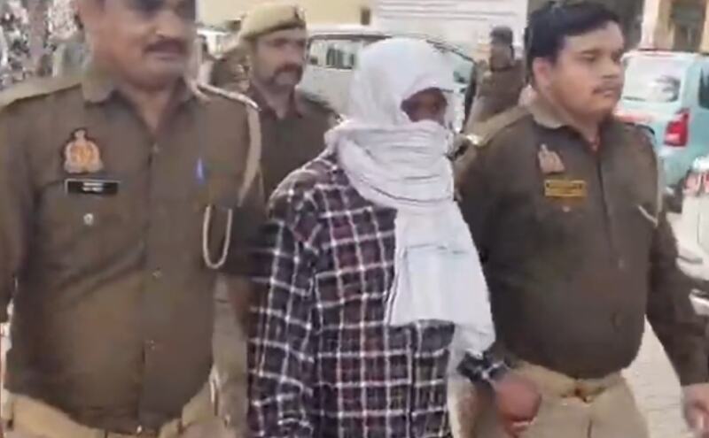 बांदा पोर्नोग्राफी केस में ऐतिहासिक फैसला: पॉक्सो कोर्ट ने पति-पत्नी को सुनाई फांसी, पीड़ित बच्चों को 10-10 लाख मुआवजा बांदा पोर्नोग्राफी केस में ऐतिहासिक फैसला: पॉक्सो कोर्ट ने पति-पत्नी को सुनाई फांसी, पीड़ित बच्चों को 10-10 लाख मुआवजा