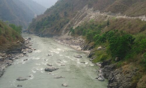 नेपाल में भीषण सड़क हादसा: धादिंग में यात्री बस त्रिशूली नदी में गिरी, 18 की मौत