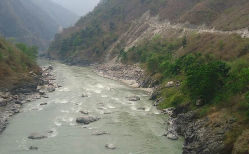 नेपाल में भीषण सड़क हादसा: धादिंग में यात्री बस त्रिशूली नदी में गिरी, 18 की मौत