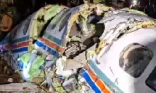 रांची से दिल्ली जा रही एयर एम्बुलेंस चतरा में क्रैश, 7 की मौत; मौसम के चलते रूट बदला था रांची से दिल्ली जा रही एयर एम्बुलेंस चतरा में क्रैश, 7 की मौत; मौसम के चलते रूट बदला था