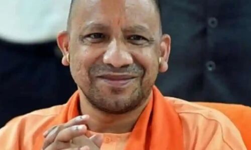 होली से पहले योगी सरकार का बड़ा ऐलान, शिक्षकों समेत लाखों कर्मचारियों को समय से मिलेगा वेतन