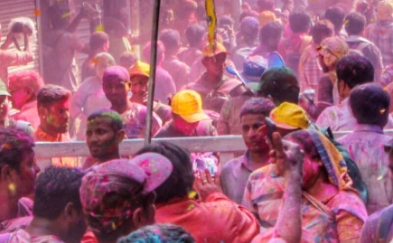 बरसाना लट्ठमार होली में टली बड़ी अनहोनी, पुलिस की मुस्तैदी से बची जानें, एसएसपी ने किया सम्मान