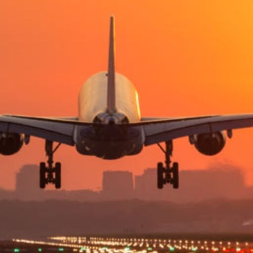 ईरान-इजरायल युद्ध का असर दिल्ली एयरपोर्ट तक, दुबई जाने वाली कई उड़ानें रद्द, यात्री परेशान