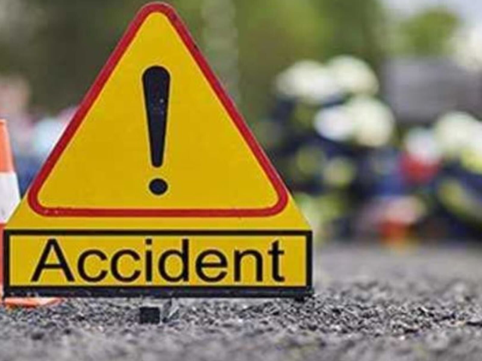 हाथरस में यमुना एक्सप्रेसवे पर भीषण सड़क हादसा: डबल डेकर बस ने वैन को मारी टक्कर, 6 की मौत हाथरस में यमुना एक्सप्रेसवे पर भीषण सड़क हादसा: डबल डेकर बस ने वैन को मारी टक्कर, 6 की मौत