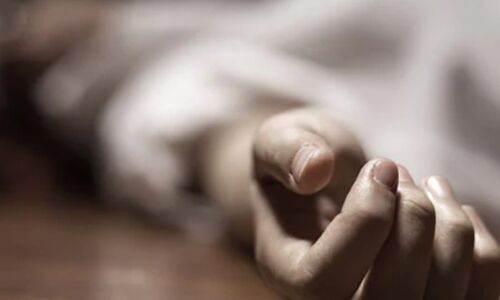 बस्ती में सिरफिरे युवक की सनसनीखेज वारदात: 12वीं की छात्रा की घर में घुसकर गोली मारकर हत्या बस्ती में सिरफिरे युवक की सनसनीखेज वारदात: 12वीं की छात्रा की घर में घुसकर गोली मारकर हत्या