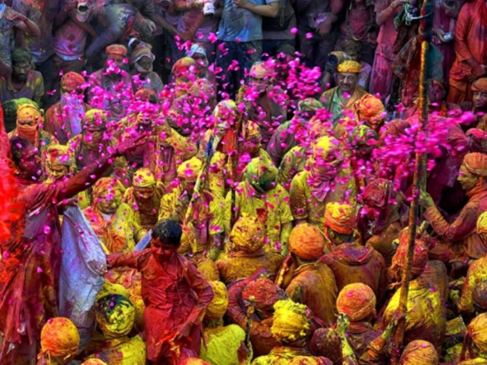 रंगों में डूबा देश: उत्साह, उमंग और भाईचारे के साथ मनाई जा रही होली रंगों में डूबा देश: उत्साह, उमंग और भाईचारे के साथ मनाई जा रही होली