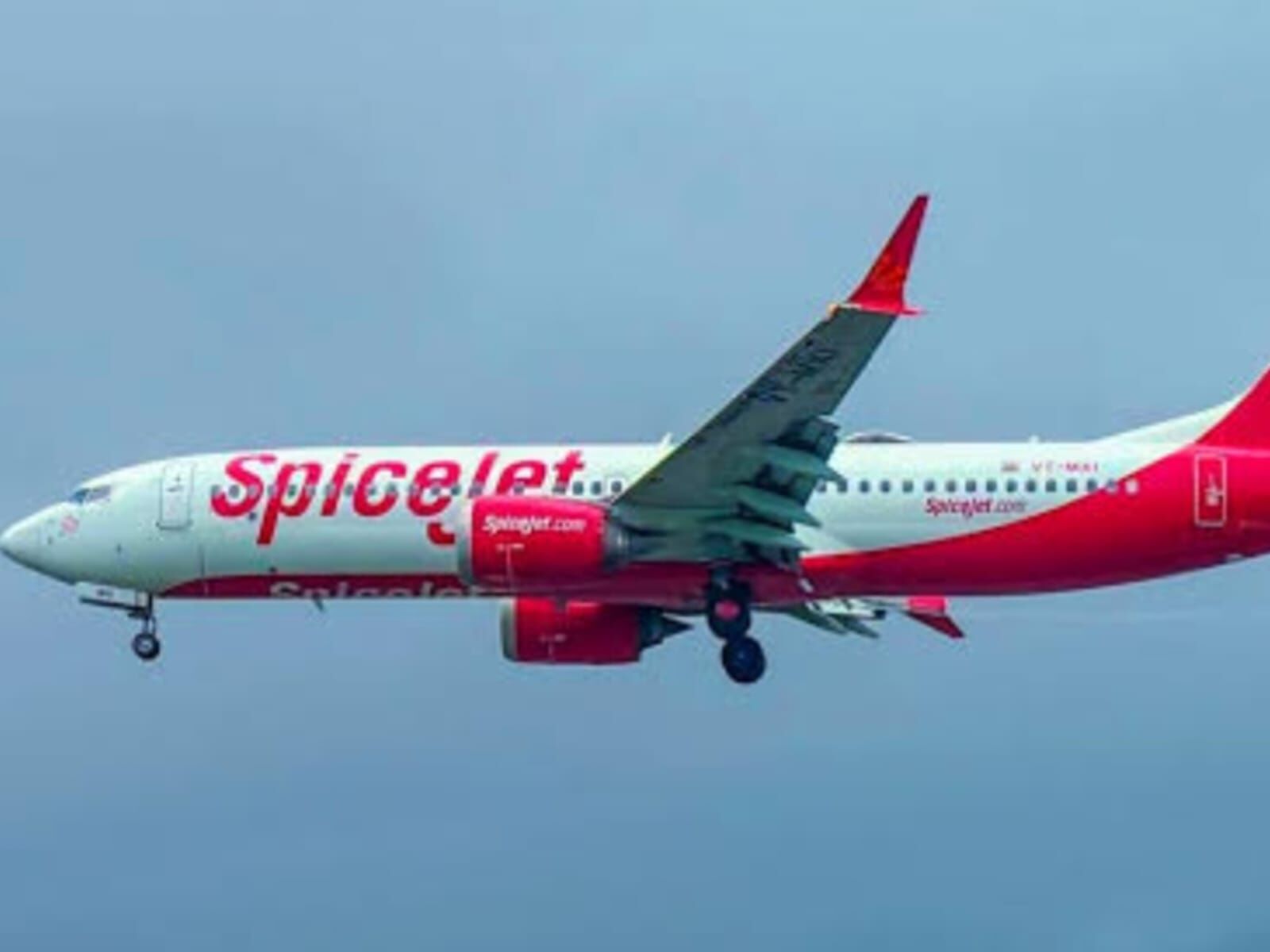 खाड़ी संकट के बीच SpiceJet का रेस्क्यू मिशन, UAE से 8 विशेष उड़ानें; कुवैत में 300 भारतीय फंसे खाड़ी संकट के बीच SpiceJet का रेस्क्यू मिशन, UAE से 8 विशेष उड़ानें; कुवैत में 300 भारतीय फंसे
