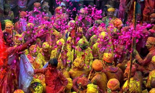 रंगों में डूबा देश: उत्साह, उमंग और भाईचारे के साथ मनाई जा रही होली रंगों में डूबा देश: उत्साह, उमंग और भाईचारे के साथ मनाई जा रही होली