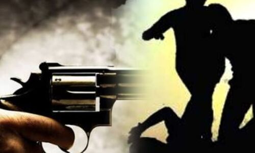 होली के दिन पंजाब के फिरोजपुर में हिंसक झड़प: बच्चों की मामूली लड़ाई से भड़का विवाद, गोलीबारी में दो की मौत होली के दिन पंजाब के फिरोजपुर में हिंसक झड़प: बच्चों की मामूली लड़ाई से भड़का विवाद, गोलीबारी में दो की मौत