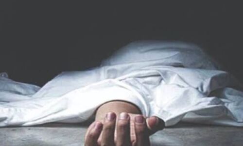 गोरखपुर में भीषण सड़क हादसा: तेज रफ्तार फॉर्च्यूनर की टक्कर से मेडिकल छात्र की मौत, ओवरब्रिज पर उछलकर रेलिंग में फंसा