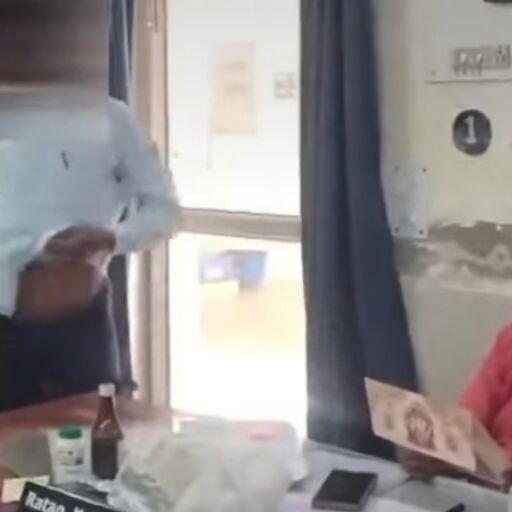 लखनऊ रेल मंडल में विवाद: मेडिकल लीव बढ़ाने से इनकार पर लोको पायलट ने अधिकारी के सामने उतारी पैंट, वीडियो वायरल