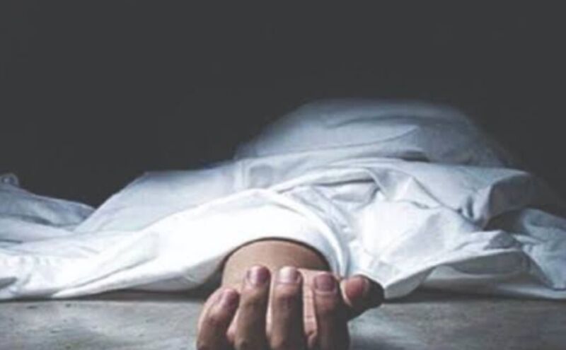 गोरखपुर में भीषण सड़क हादसा: तेज रफ्तार फॉर्च्यूनर की टक्कर से मेडिकल छात्र की मौत, ओवरब्रिज पर उछलकर रेलिंग में फंसा