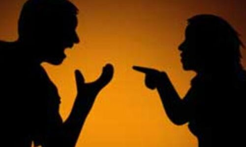 वाराणसी में डॉक्टर ने पत्नी और ससुरालियों पर दर्ज कराया केस, ‘नीले ड्रम’ जैसा कांड करने की धमकी का आरोप