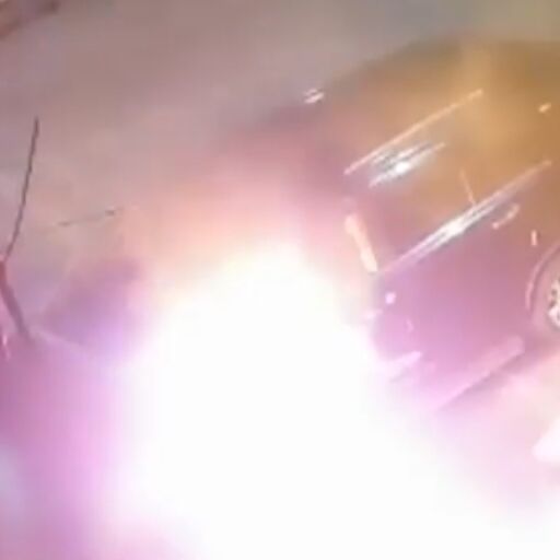 बेंगलुरु में इनोवा कार की टक्कर के बाद बाइक में लगी आग, कुछ दूर तक घसीटती रही कार; महिला गंभीर रूप से घायल