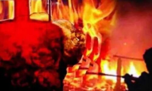 ओडिशा के अंगुल में भीषण अग्निकांड: बंतला चौक पर फटा गैस सिलेंडर, चपेट में आईं 10 से अधिक दुकानें, भारी नुकसान