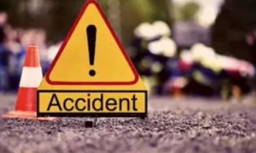 कानपुर में भीषण सड़क हादसा: दिल्ली-हाइवे पर बस और ट्रक की जोरदार भिड़ंत, चालक की मौत और दर्जनों यात्री घायल