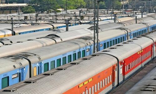 यूपी में रेल यात्रियों की बढ़ी मुश्किलें: लखनऊ मंडल में मेगा ब्लॉक के चलते झांसी-मेरठ और आगरा एक्सप्रेस समेत कई ट्रेनें निरस्त