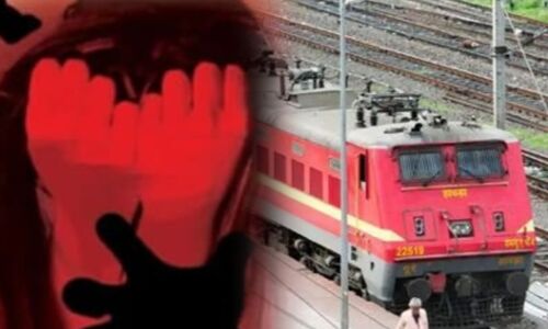 साबरमती एक्सप्रेस के फर्स्ट एसी कोच में मेडिकल छात्रा से दरिंदगी की कोशिश: माँ की सोशल मीडिया पर गुहार के बाद लखनऊ में आरोपी गिरफ्तार