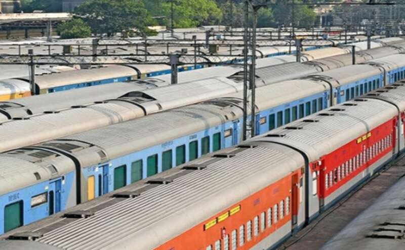 यूपी में रेल यात्रियों की बढ़ी मुश्किलें: लखनऊ मंडल में मेगा ब्लॉक के चलते झांसी-मेरठ और आगरा एक्सप्रेस समेत कई ट्रेनें निरस्त