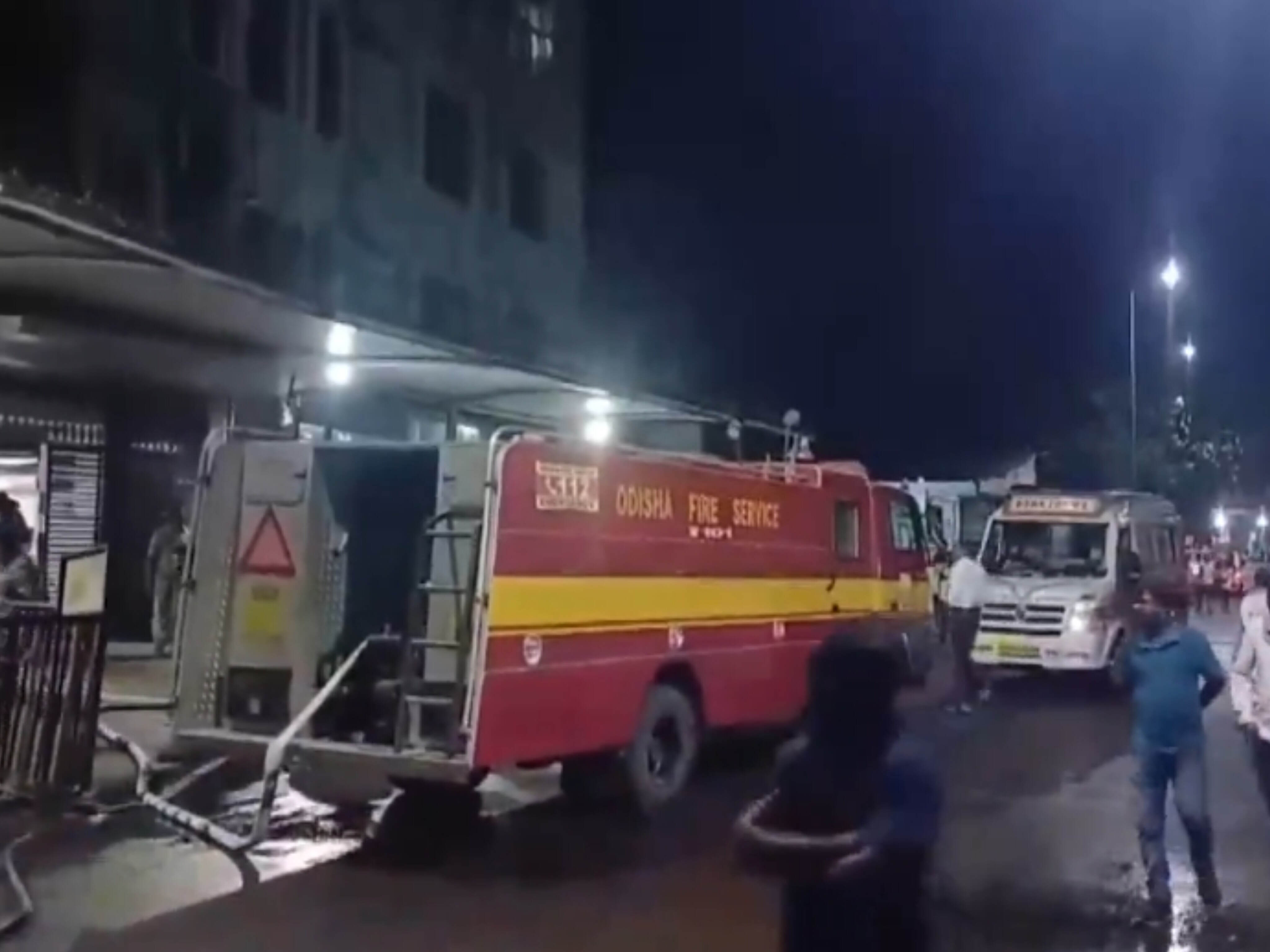 ओडिशा के कटक में प्रतिष्ठित एससीबी मेडिकल कॉलेज में तड़के सुबह मौत का तांडव: ट्रॉमा केयर यूनिट की आग ने ली 10 मासूम जिंदगियां, बचाव में झुलसे कई योद्धा ओडिशा के कटक में प्रतिष्ठित एससीबी मेडिकल कॉलेज में तड़के सुबह मौत का तांडव: ट्रॉमा केयर यूनिट की आग ने ली 10 मासूम जिंदगियां, बचाव में झुलसे कई योद्धा
