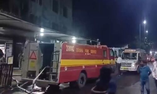ओडिशा के कटक में प्रतिष्ठित एससीबी मेडिकल कॉलेज में तड़के सुबह मौत का तांडव: ट्रॉमा केयर यूनिट की आग ने ली 10 मासूम जिंदगियां, बचाव में झुलसे कई योद्धा