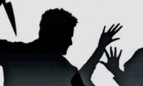 कान्हा की नगरी मथुरा के बरसाना में दुस्साहसिक वारदात: श्री राधा बल्लभ मंदिर के साधु की गला रेतकर हत्या, हमलावरों ने पुजारी को बंधक बनाकर दिया घटना को अंजाम कान्हा की नगरी मथुरा के बरसाना में दुस्साहसिक वारदात: श्री राधा बल्लभ मंदिर के साधु की गला रेतकर हत्या, हमलावरों ने पुजारी को बंधक बनाकर दिया घटना को अंजाम